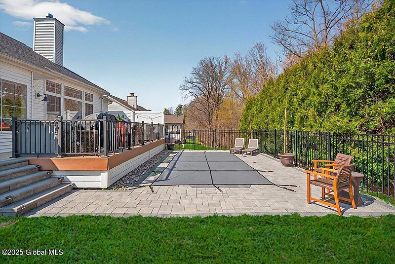 5th image of 15 Highview Way