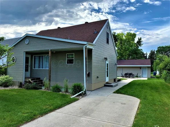 1613 6th Ave S, Fargo, ND 58103