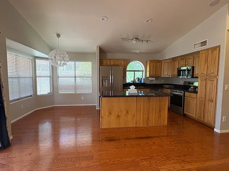 2412 E Kempton Rd — Photo 7