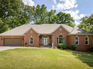 405 Lakeside Cir, Muscle Shoals, AL 35661