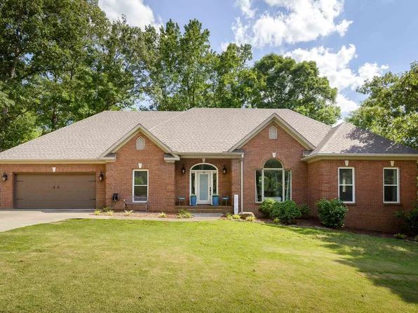 405 Lakeside Cir, Muscle Shoals, AL 35661