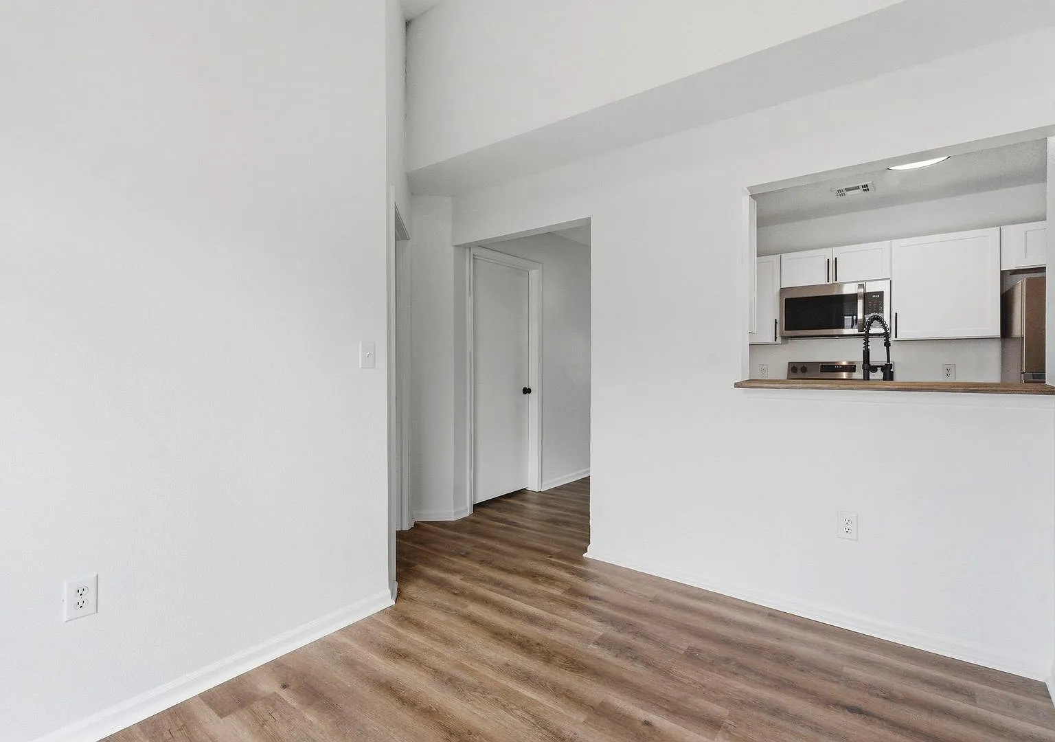 Pickwick Place — Photo 4