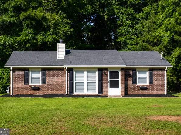 1046 Country Club Rd, Newnan, GA 30263
