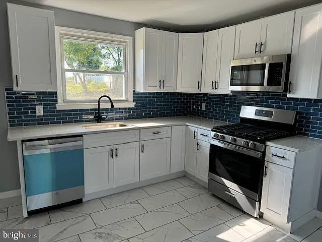 3 bed, 1.0 bath, 1252 sqft, $2,250 — Photo 4