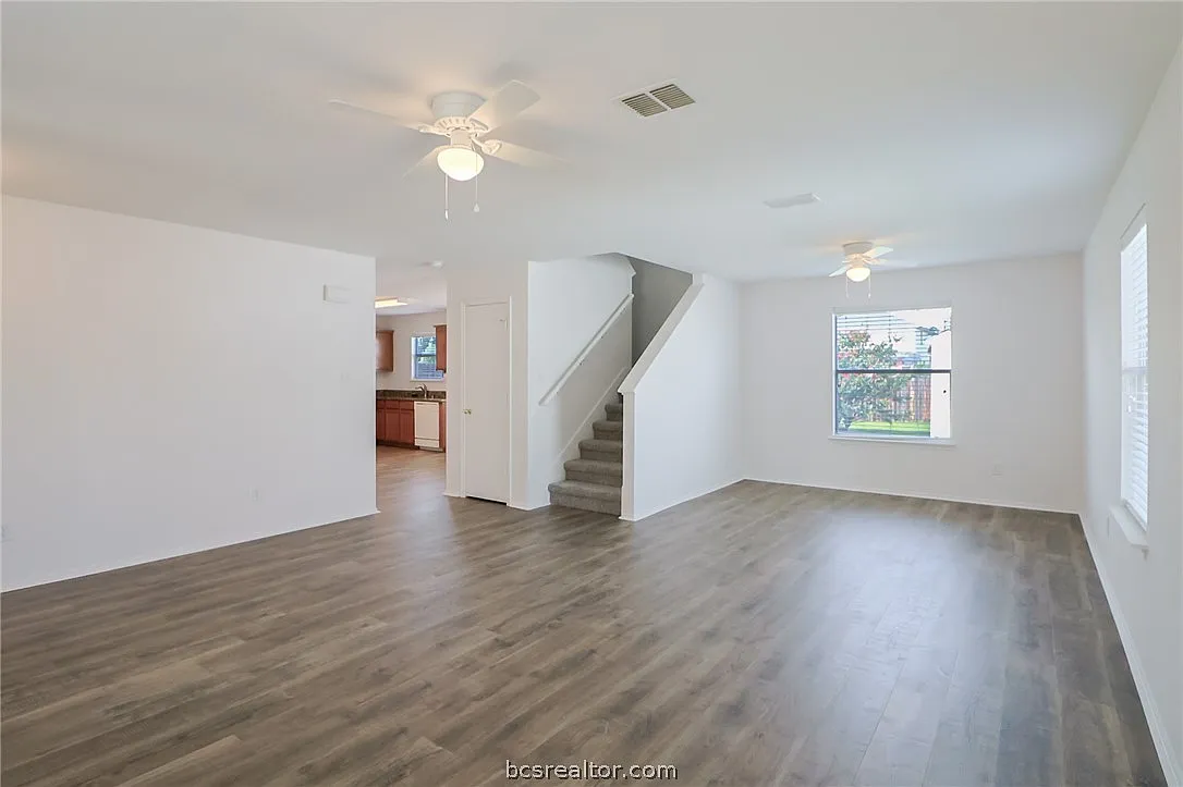 3 bed, 2.5 bath, 1728 sqft, $2,000 — Photo 2