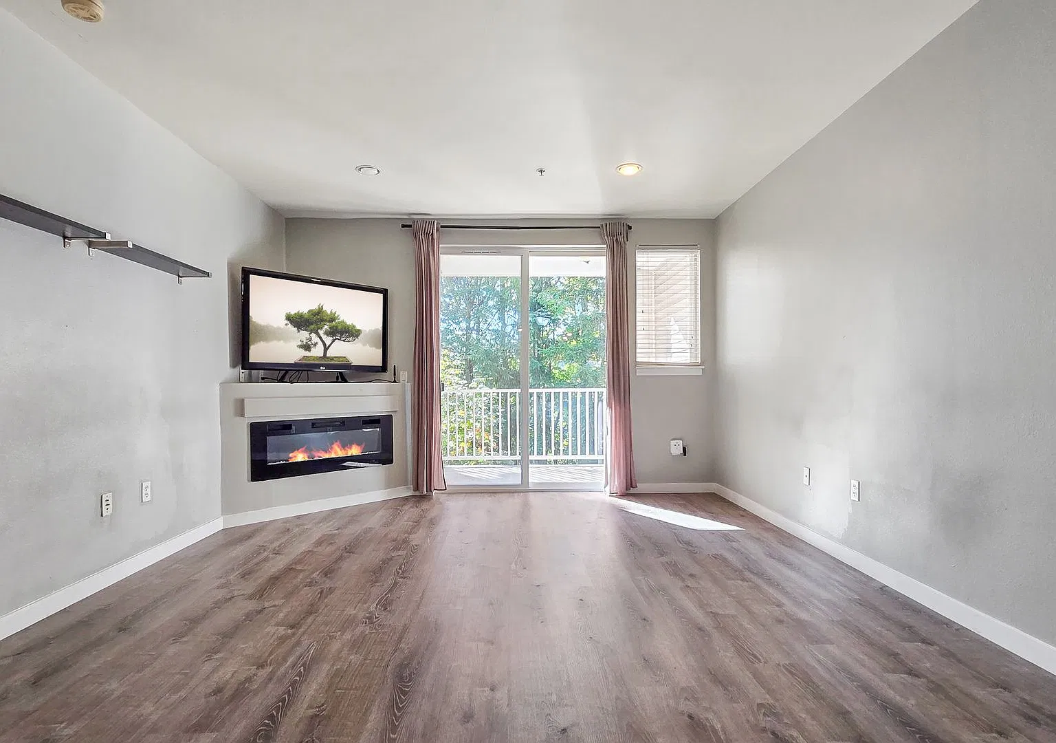 GroundFloor Parterra Condo with Lake Boren PeekaView — Photo 4