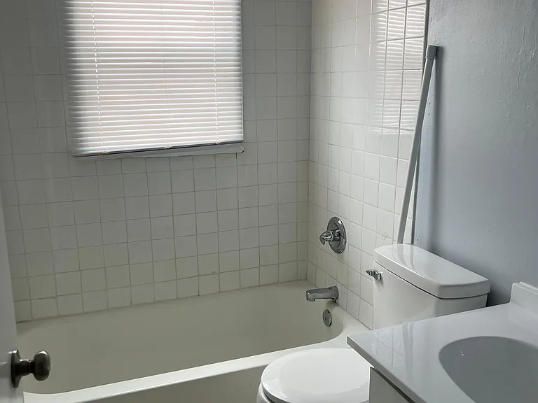 3437 Malabu Cir #B — Photo 29