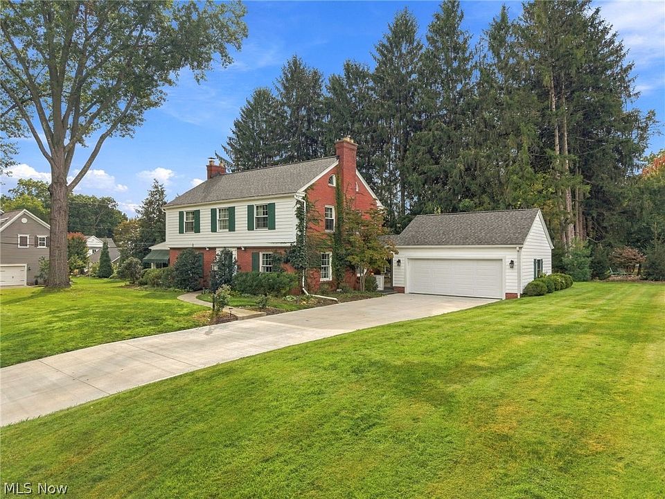 1st image of 302 Summit St SW