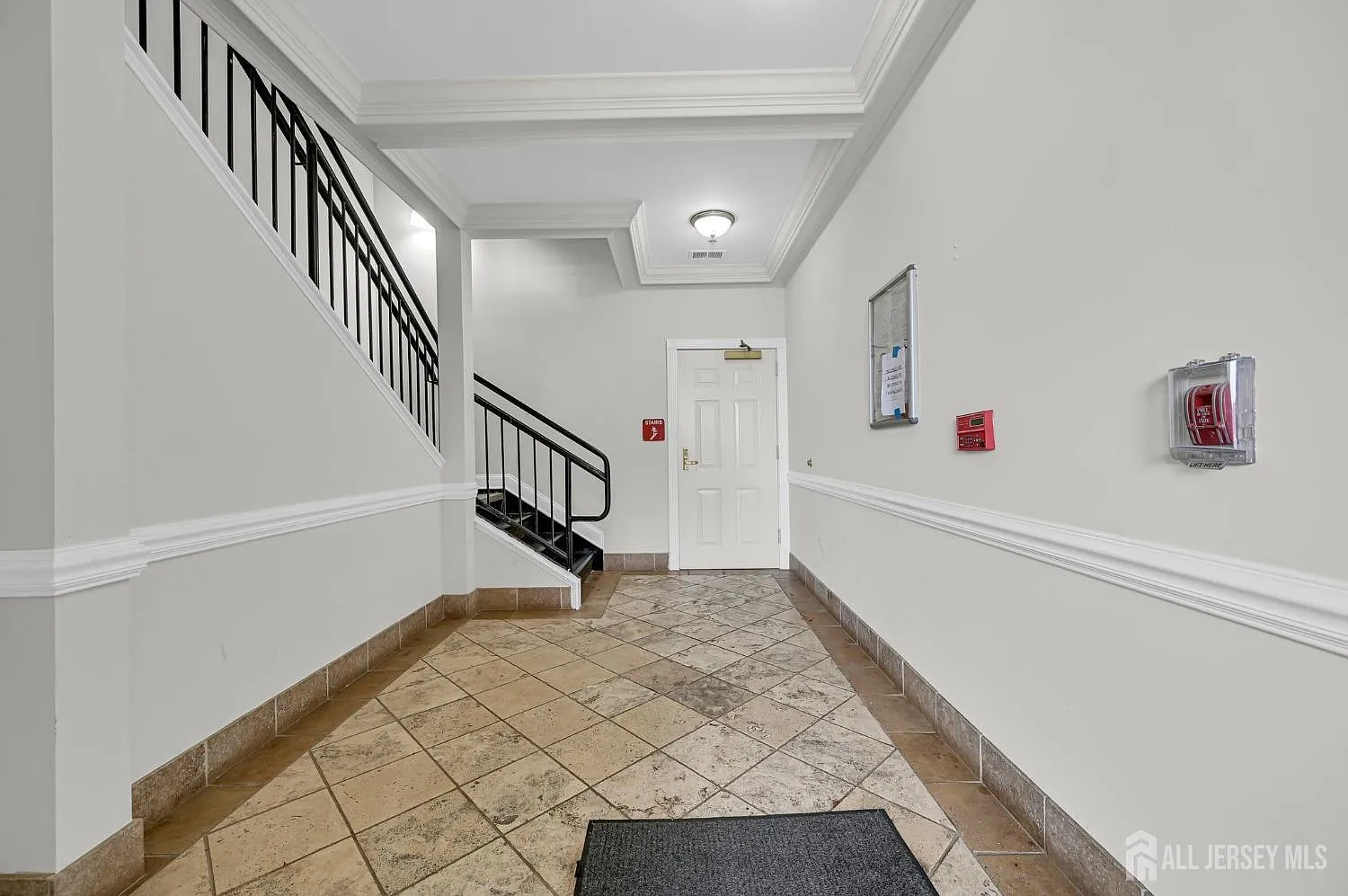 2 bed, 2.0 bath, 1234 sqft, $2,700 — Photo 3