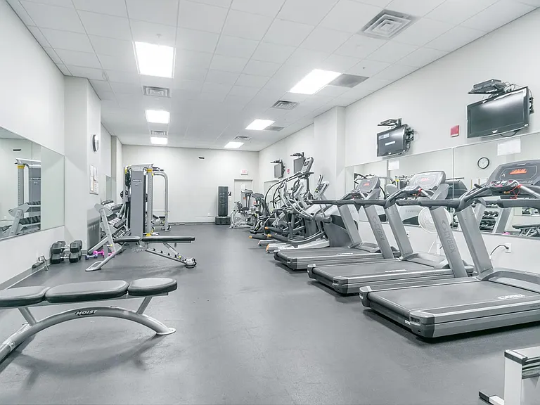 309 W Washington Ave #213 — Photo 40