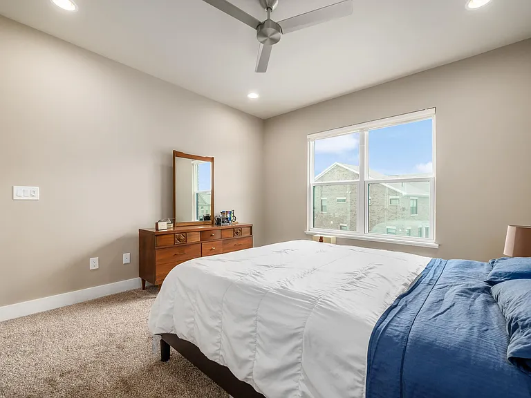 Guest bedroom, 2nd floor