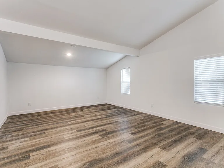 1535 Carnation Dr — Photo 8
