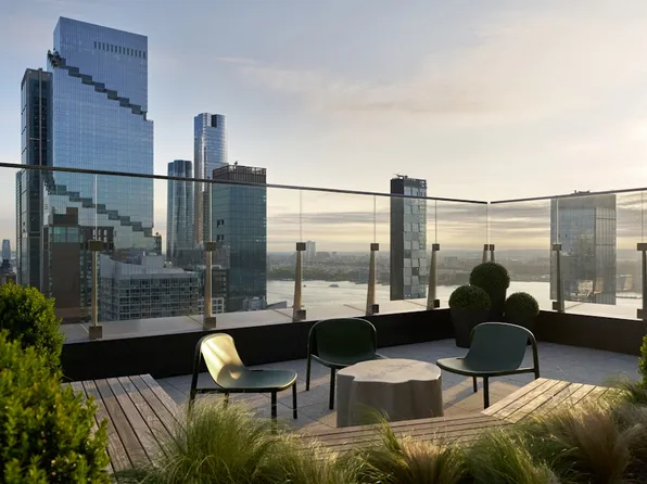 550 10th Avenue image 11 of 15