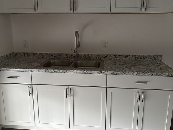 4th image of 19639 Moross Rd #1