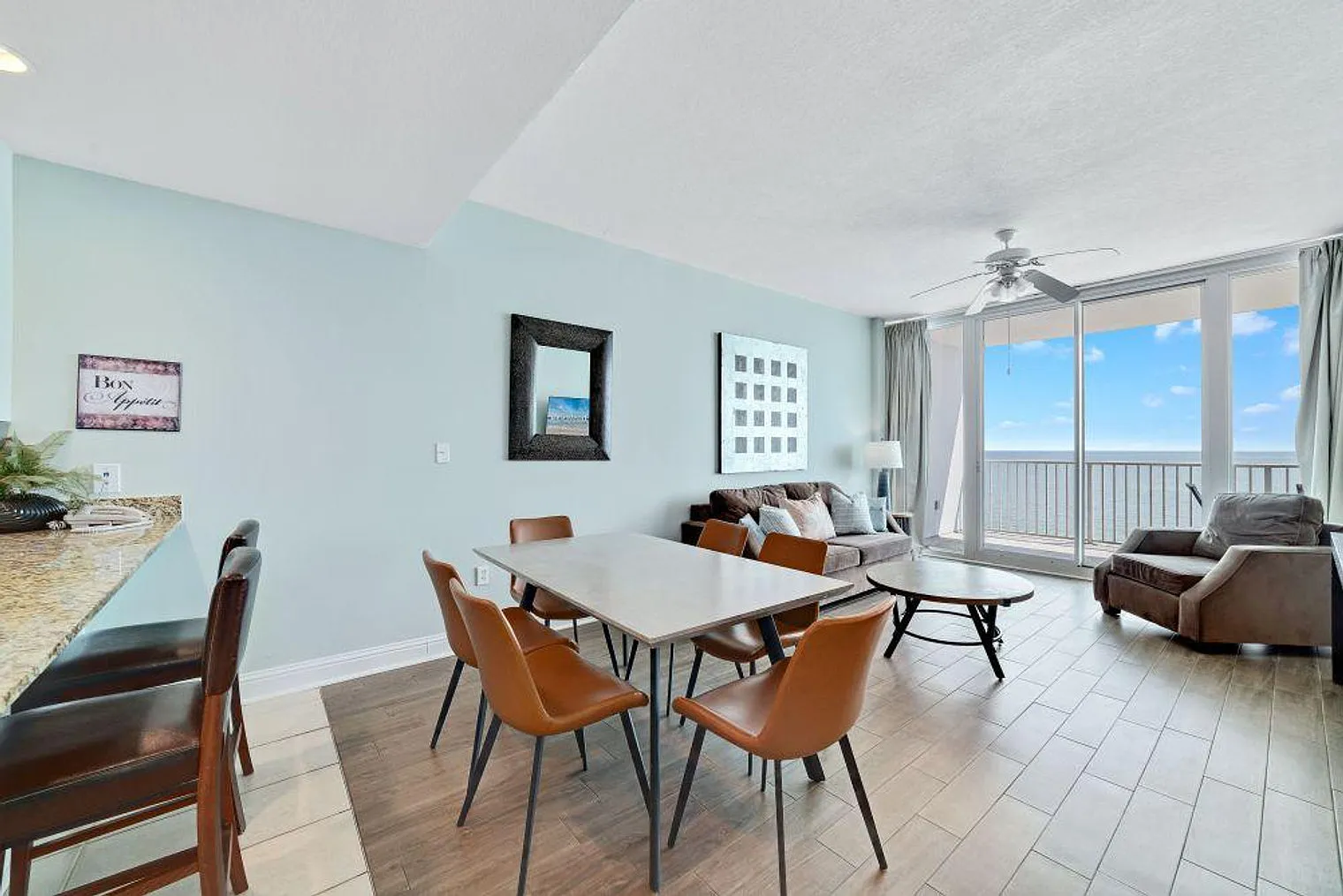 3 bed, 2.0 bath, 1097 sqft, $5,490 — Photo 4