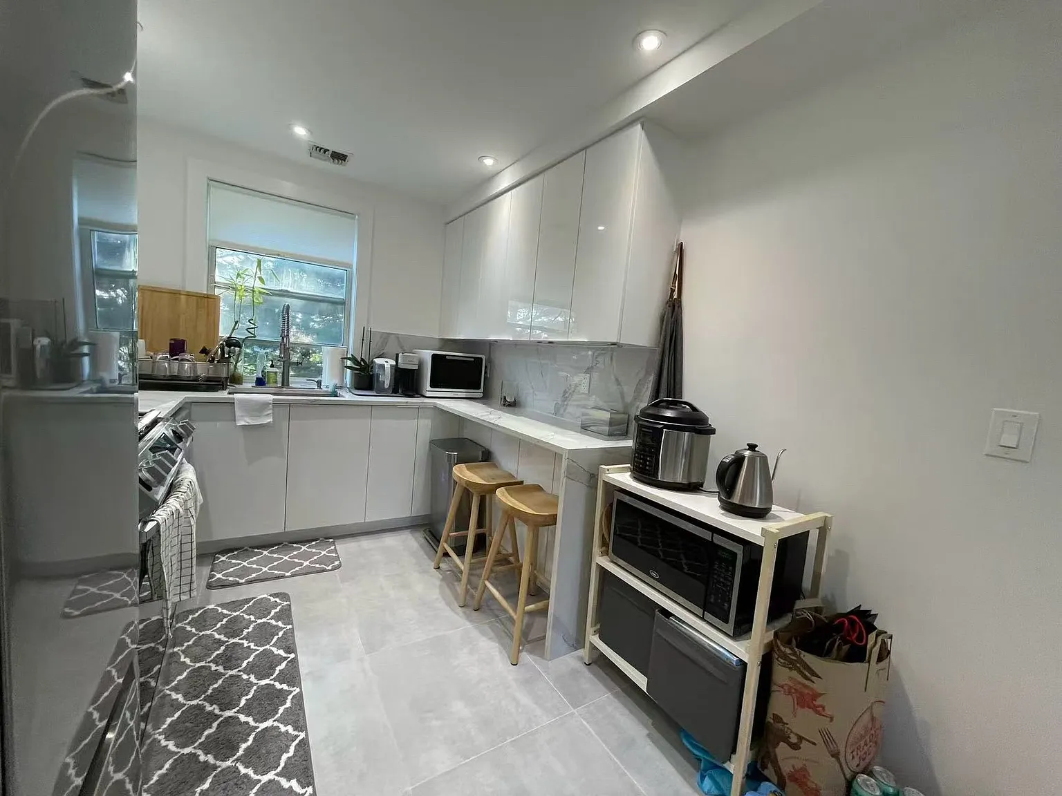 2 bed, 850 sqft, $3,300 — Photo 3