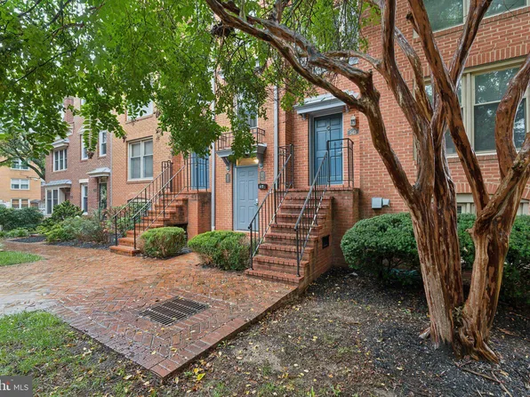 545 Colecroft Ct, Alexandria, VA 22314