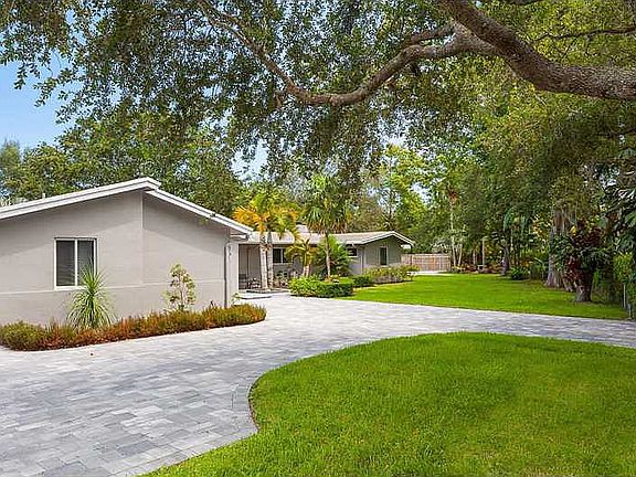 Grove Vibe in Pinecrest