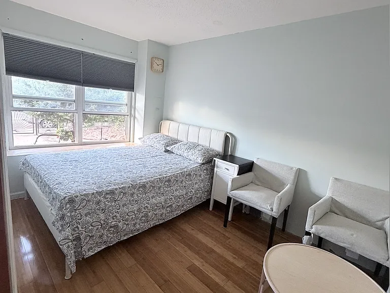 2704 Neptune Ave — Photo 1