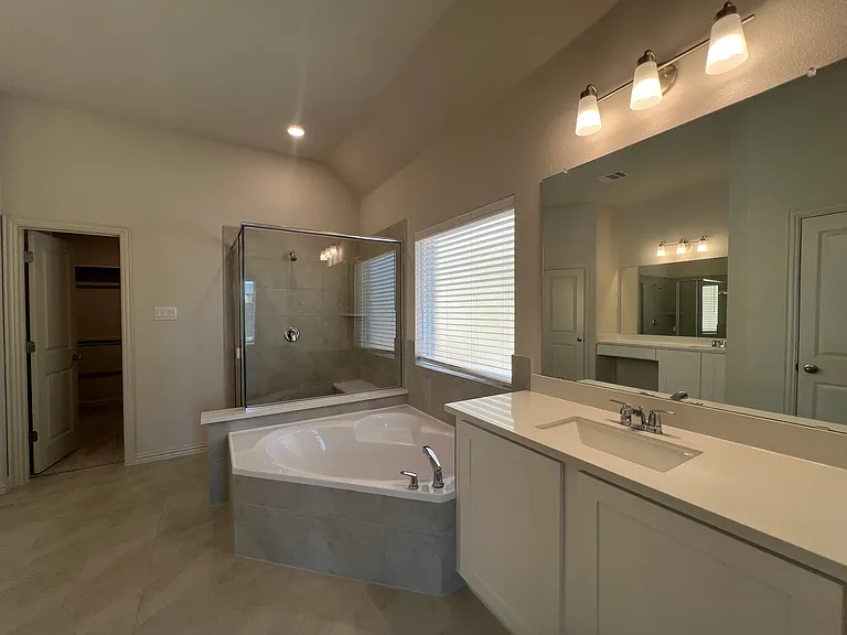 16108 Hidden Cove Dr — Photo 13