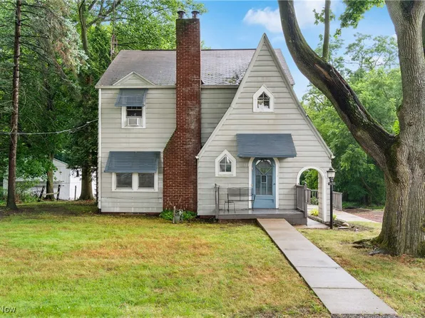 9656 Brown Ave NW, North Canton, OH 44720