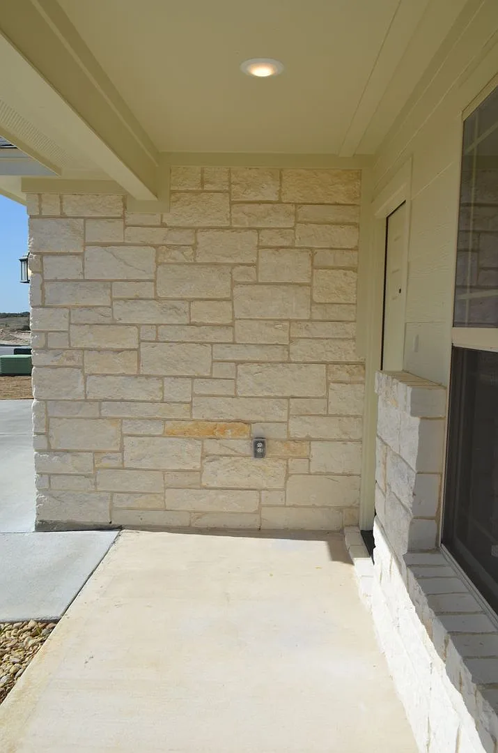 1906 Castroville Tr — Photo 3