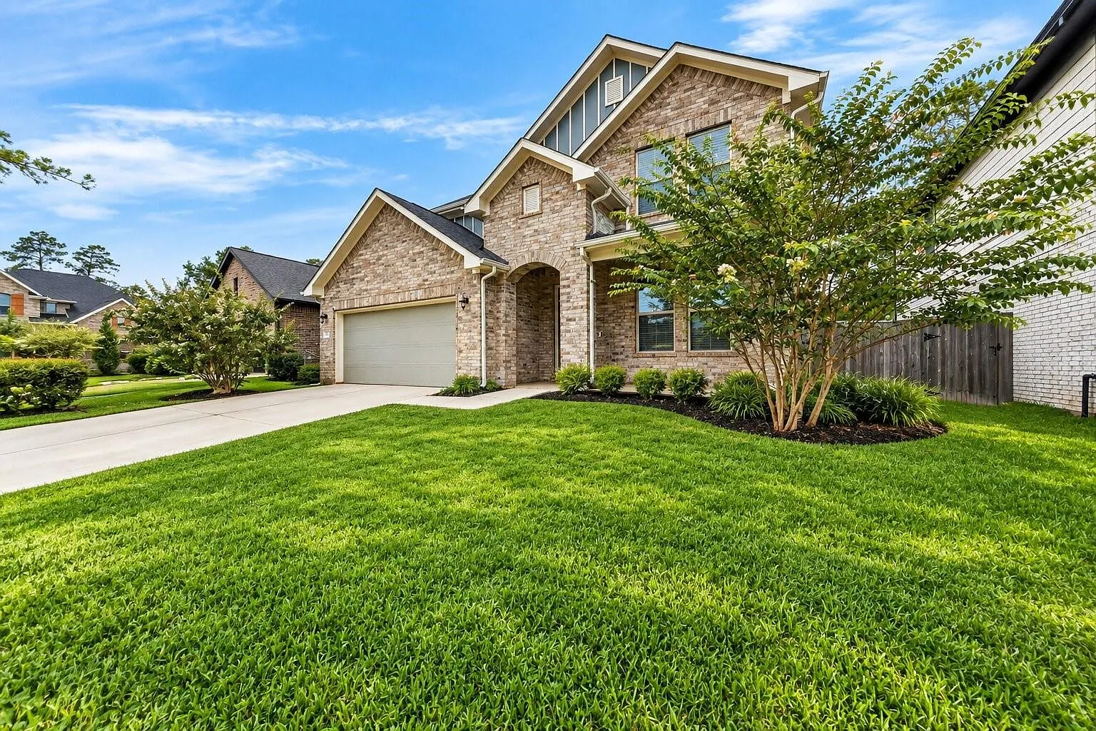4 bed, 2.5 bath, 2607 sqft, $3,150 — Photo 2