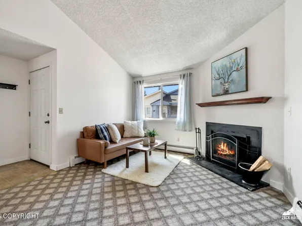 4444 Reka Dr, Anchorage, AK 99508