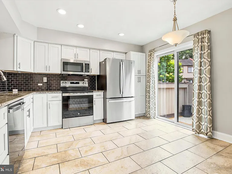 804 Bismark Way — Photo 8