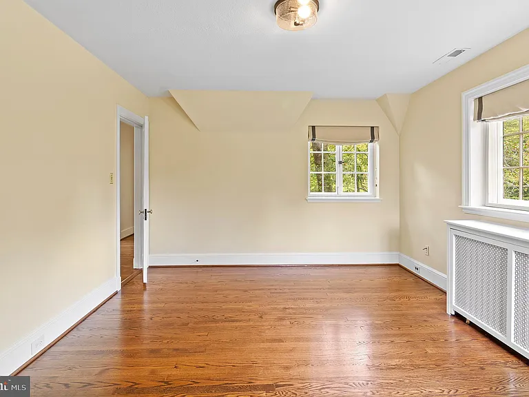 7704 Crossland Rd — Photo 40