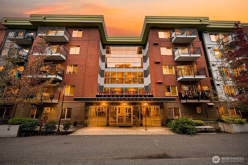5th image of 1015 Railroad Avenue #418