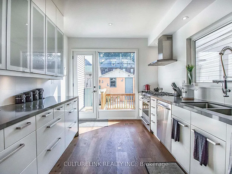 121 Montrose Ave #1 — Photo 9