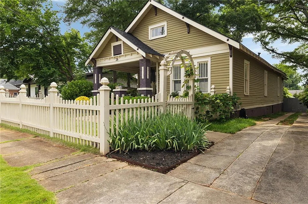 4 bed, 2.0 bath, 1829 sqft, $6,000 — Photo 3