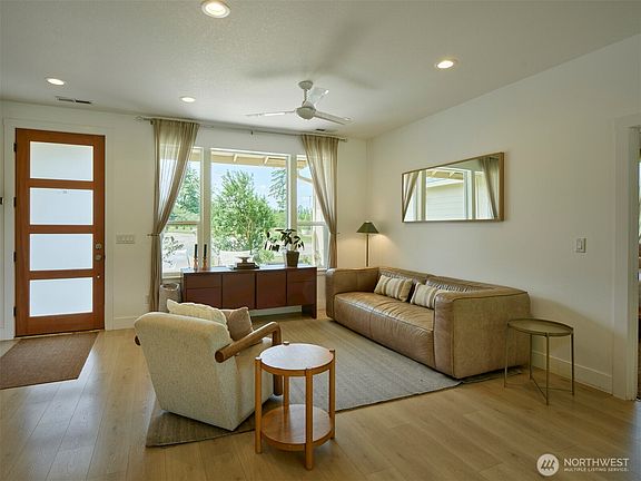 5th image of 560 Park Road
