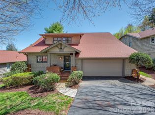19 Lacoste Dr, Hendersonville, NC 28739