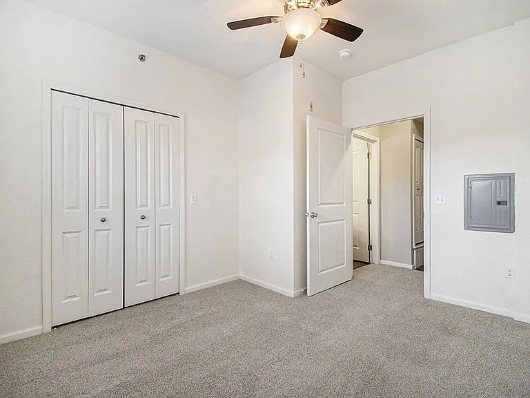 Lynbrook Apartments and Townhomes — Photo 81
