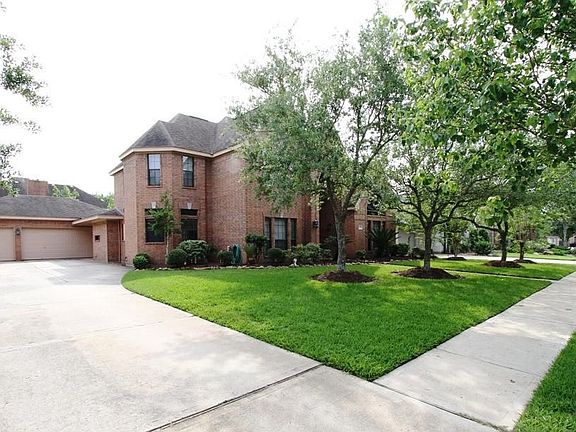 2nd image of 313 Oak Forest Dr