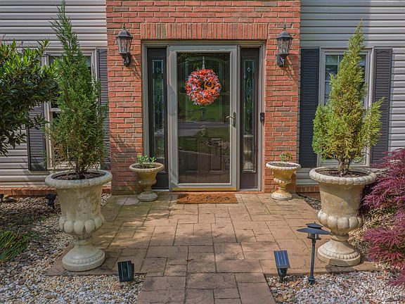 4th image of 4813 Walnut Dr