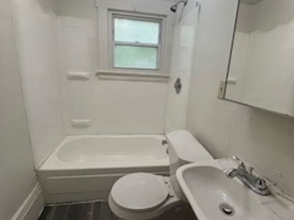 5th image of 16102 Parkgrove Ave APT 4