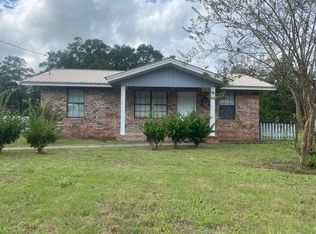 457 N 1st St, Defuniak Springs, FL 32433