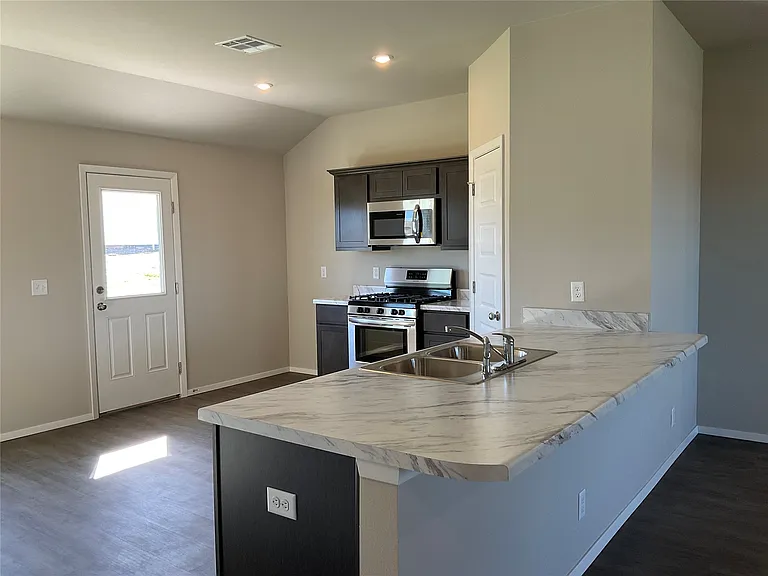 1105 W Abilene Rd — Photo 6