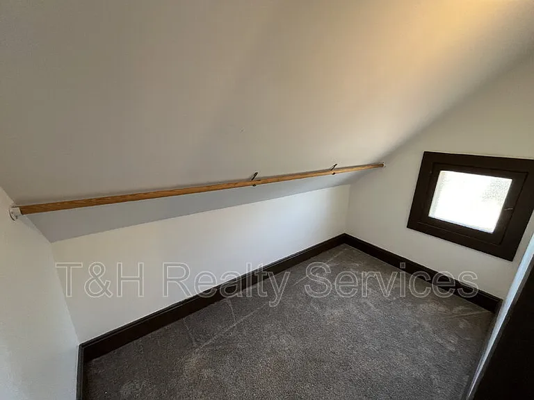 932 E Morris St — Photo 16