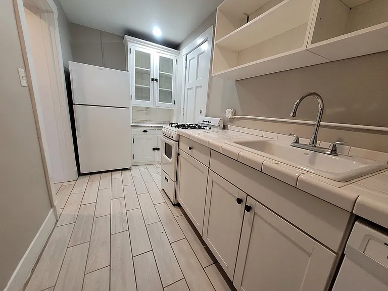 1534 Woodland Ave #B1 — Photo 10