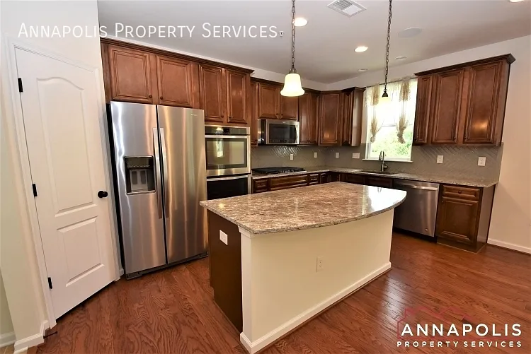 7946 Monrovia Dr — Photo 2