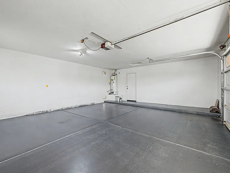 930 E Harwell Rd — Photo 31