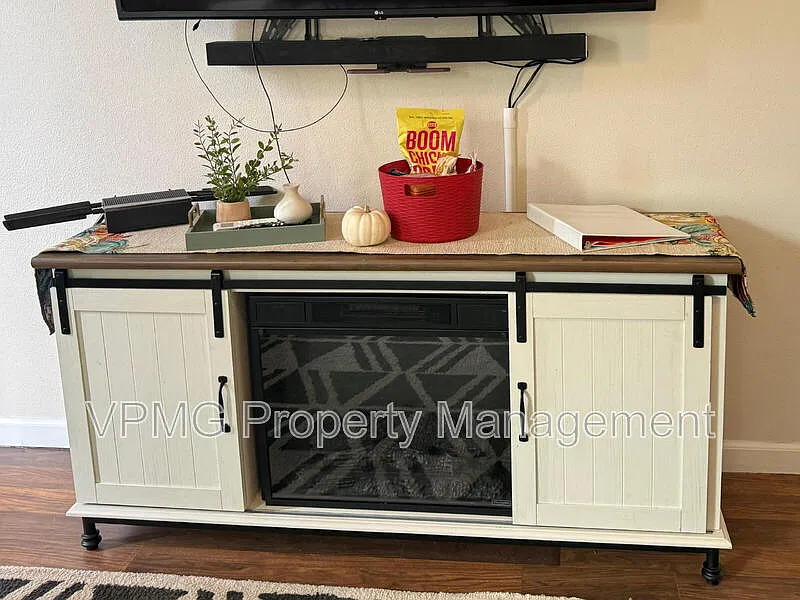 1 bed, 1.0 bath, $1,800 — Photo 4