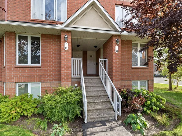 10 Lakepointe Dr, Ottawa, ON K4A 5E3