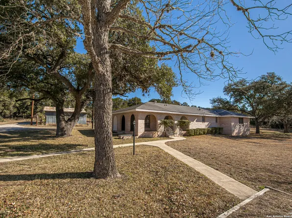 10406 Park Road 37, Lakehills, TX 78063