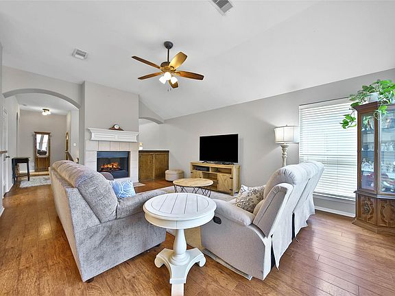 3rd image of 2227 Valley View Xing