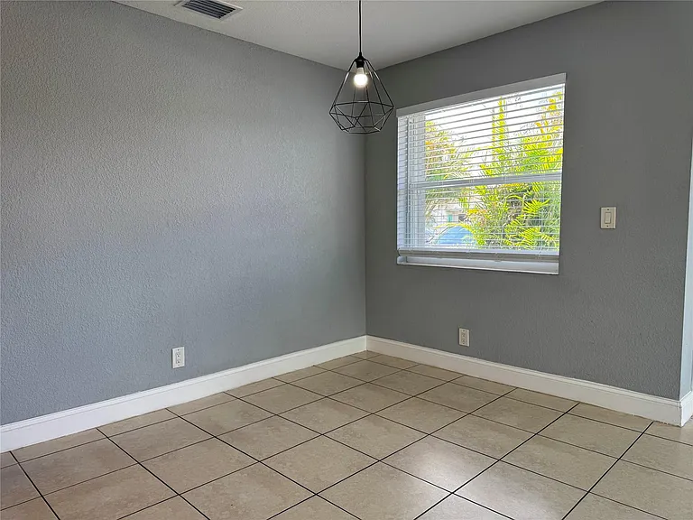 838 SW 14th St — Photo 12